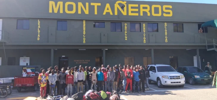 El ejército detuvo a 121 haitianos indocumentados en la frontera durante el fin de semana