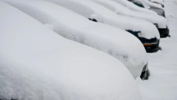 El invierno más duro en Polonia desde 2010 deja 28 muertos y cortes en trenes y carreteras El invierno más duro en Polonia desde 2010 deja 28 muertos y cortes en trenes y carreteras