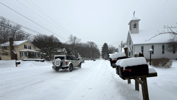Al menos seis muertos y un millón de hogares sin electricidad por gran tormenta en EE.UU. Al menos seis muertos y un millón de hogares sin electricidad por gran tormenta en EE.UU.