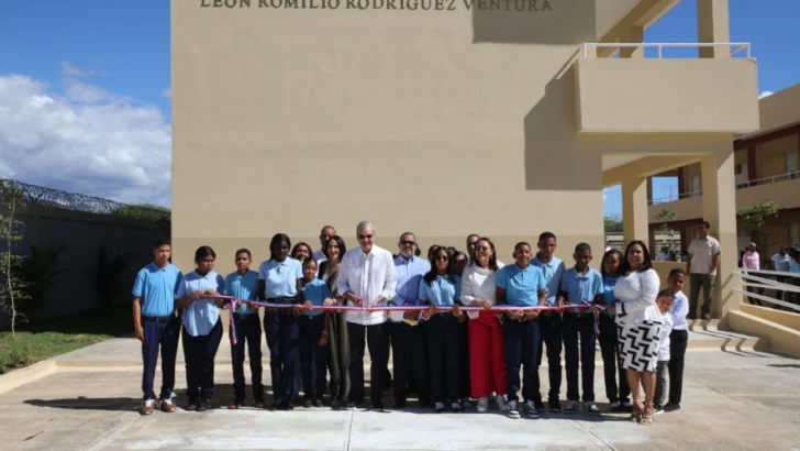 Abinader inaugura el Centro Educativo León Romilio Rodríguez Ventura en Matas de Farfán Abinader inaugura el Centro Educativo León Romilio Rodríguez Ventura en Matas de Farfán