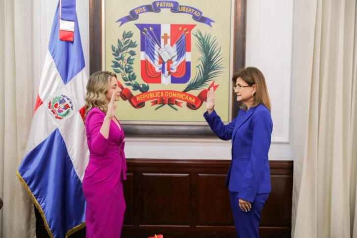 Juramentados Oliveiro Espaillat, Porfirio Urrutia y Gloria Reyes en sus nuevas asignaciones de gobierno