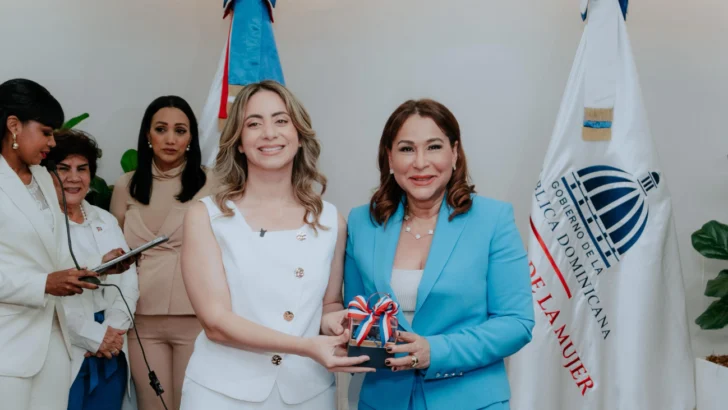 Gloria Reyes inicia gestión en el Ministerio de la Mujer apostando por la igualdad y el fortalecimiento democrático Gloria Reyes inicia gestión en el Ministerio de la Mujer apostando por la igualdad y el fortalecimiento democrático