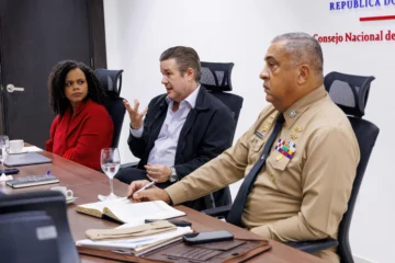 Migración y Consejo Nacional de Competitividad avanzan en la digitalización del permiso de salida de menores Migración y Consejo Nacional de Competitividad avanzan en la digitalización del permiso de salida de menores