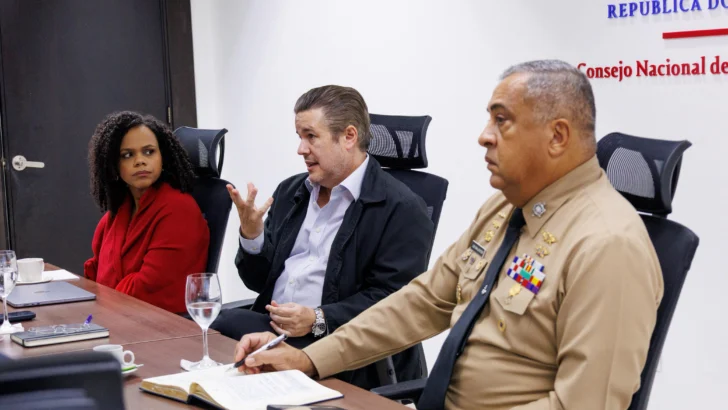 Migración y Consejo Nacional de Competitividad avanzan en la digitalización del permiso de salida de menores Migración y Consejo Nacional de Competitividad avanzan en la digitalización del permiso de salida de menores