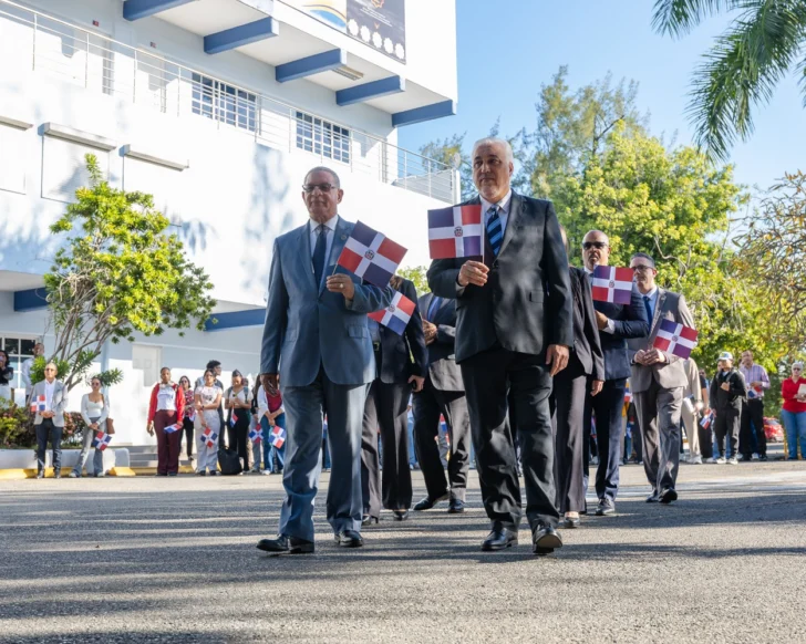 Clase política, educativa y funcionarios conmemoran el Día de Duarte con llamados a la ética y la transparencia