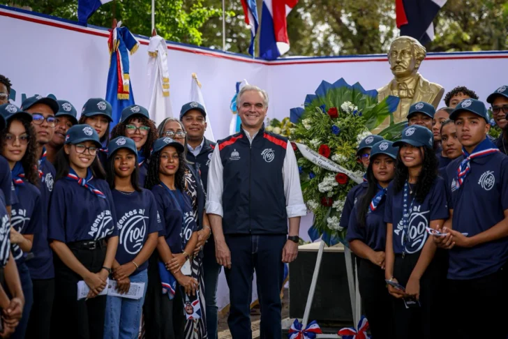 Clase política, educativa y funcionarios conmemoran el Día de Duarte con llamados a la ética y la transparencia