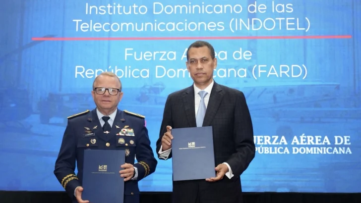 Sellan alianza para modernizar comunicaciones estratégicas en base militar San Isidro