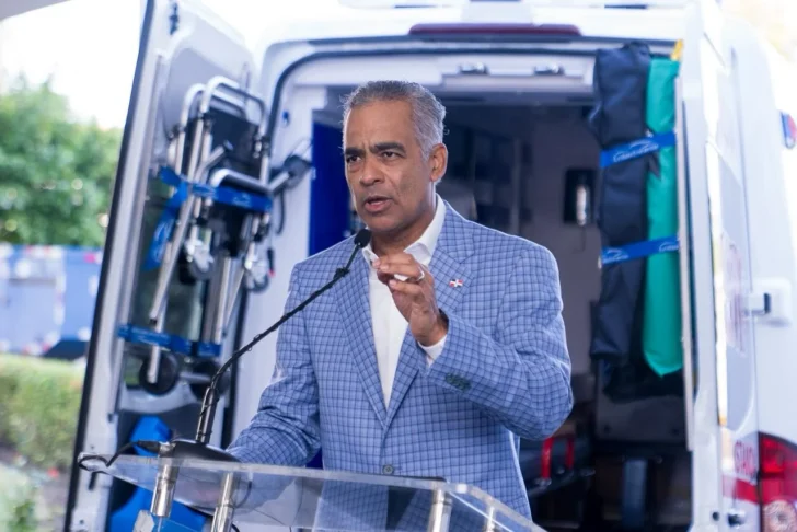 Gobierno entrega dos ambulancias para fortalecer acceso a la salud en Barahona y Montecristi