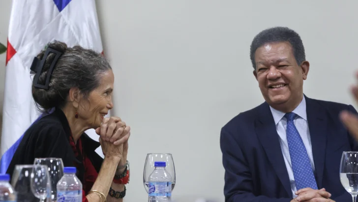 Festival de Cine Global: La escritora Julia Álvarez analiza con Leonel el impacto del cine en la identidad dominicana Festival de Cine Global: La escritora Julia Álvarez analiza con Leonel el impacto del cine en la identidad dominicana