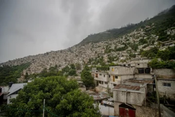 Cinco miembros del Consejo Presidencial de Haití exigen la destitución del primer ministro Cinco miembros del Consejo Presidencial de Haití exigen la destitución del primer ministro