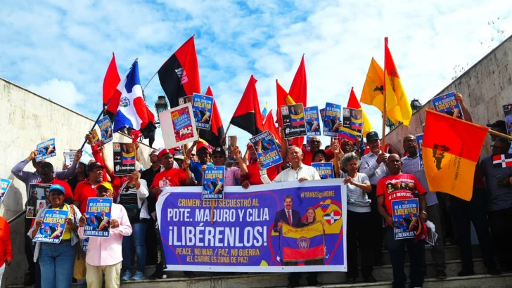 Realizan “plantón solidario” en Plaza Simón Bolívar para exigir libertad de Nicolás Maduro y Cilia Flores