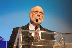 Pedro Vergés es elegido Premio Nacional de Literatura 2026