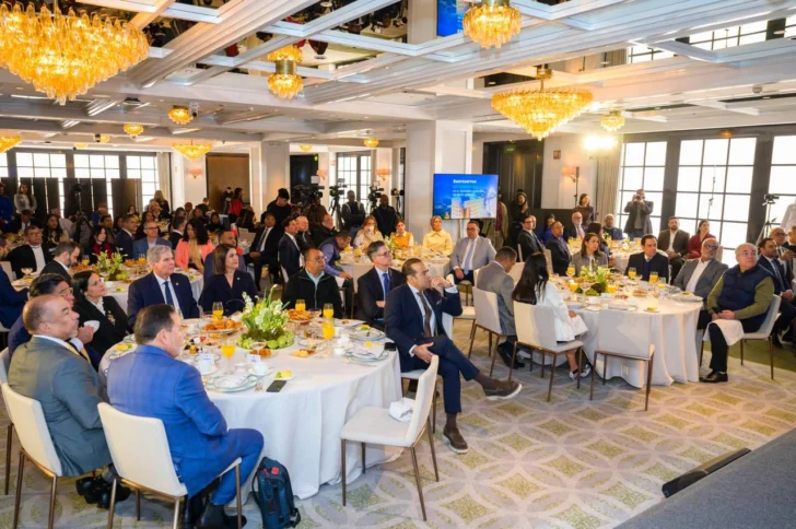  Parte de los periodistas y comunicadores asistentes al desayuno realizado por Banreservas en el marco de la Feria Internacional de Turismo (Fitur) 2026. (Fuente externa(