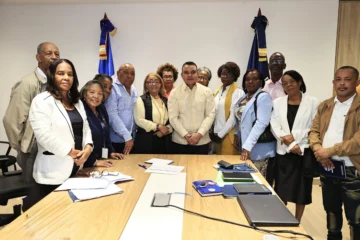 SNS se reúne con gremios de enfermería para tratar reclamos laborales