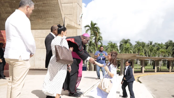 Obispo Jesús Castro no escatima en alabanzas a embajadora de EEUU por visita a Higüey