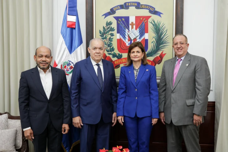 Juramentados Oliveiro Espaillat, Porfirio Urrutia y Gloria Reyes en sus nuevas asignaciones de gobierno