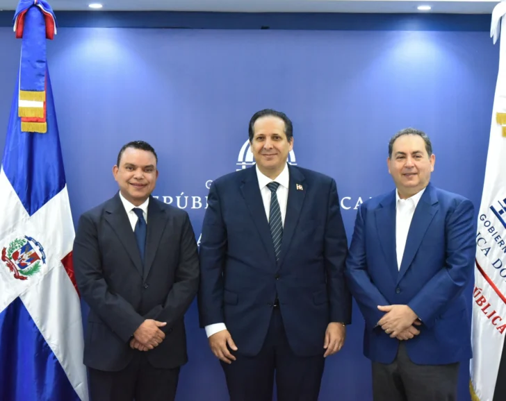 Juramentado Julio César Landrón como nuevo director del SNS Juramentado Julio César Landrón como nuevo director del SNS