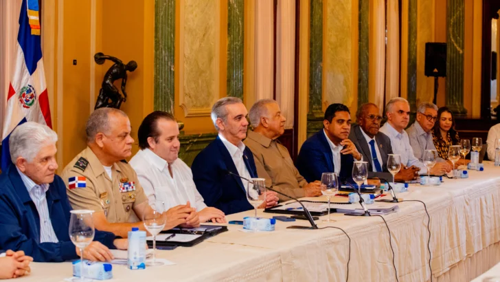 Abinader apalude avances en la organización de Santo Domingo 2026