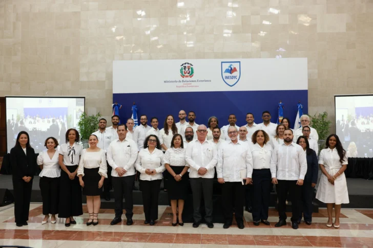 Canciller destaca lo que se espera de los 40 profesionales que ingresarán a la Cancillería