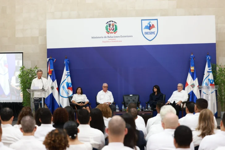 Canciller destaca lo que se espera de los 40 profesionales que ingresarán a la Cancillería