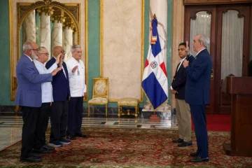 Abinader juramenta a supervisores de obras con dinero de la corrupción