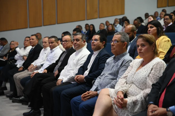 UCNE renueva su imagen institucional y fortalece su proyección al futuro UCNE renueva su imagen institucional y fortalece su proyección al futuro