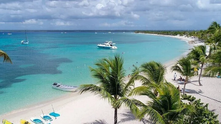 Gobierno y sector privado acuerdan manejo de turismo sostenible en isla Catalina Gobierno y sector privado acuerdan manejo de turismo sostenible en isla Catalina