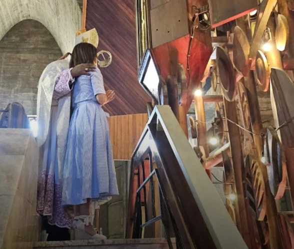 Obispo Jesús Castro no escatima en alabanzas a embajadora de EEUU por visita a Higüey