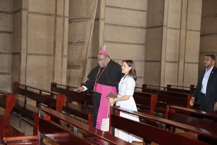 Obispo Jesús Castro no escatima en alabanzas a embajadora de EEUU por visita a Higüey