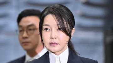 Fraude, escándalos y bolsos de lujo: ¿quién es Kim Keon Hee, la ex primera dama de Corea del Sur, y por qué ha sido enjuiciada?