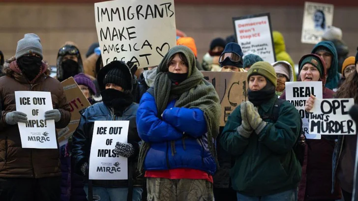 Ecuador envía una nota de protesta a EE.UU. por un intento de ingreso de agentes del ICE en su consulado en Mineápolis