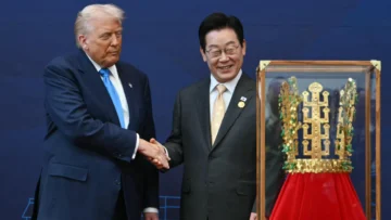 Trump amenaza con elevar al 25 los aranceles a productos surcoreanos