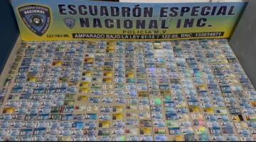 Apresan a falsificador con 538 carnés policiales y militares, entre otros artículos castrenses Apresan a falsificador con 538 carnés policiales y militares, entre otros artículos castrenses
