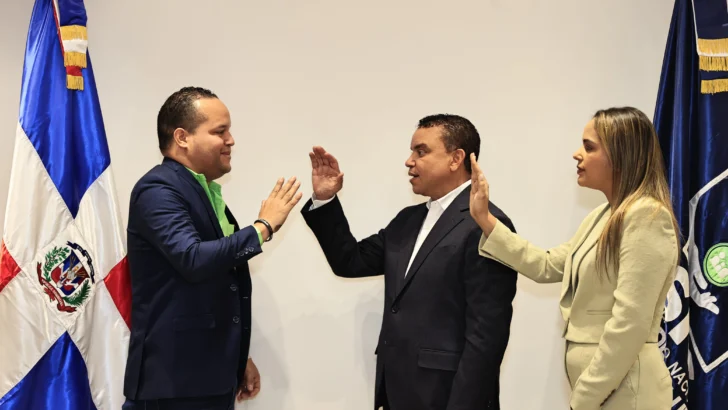 Landrón juramenta nuevos directores en hospitales de Cibao Sur Landrón juramenta nuevos directores en hospitales de Cibao Sur