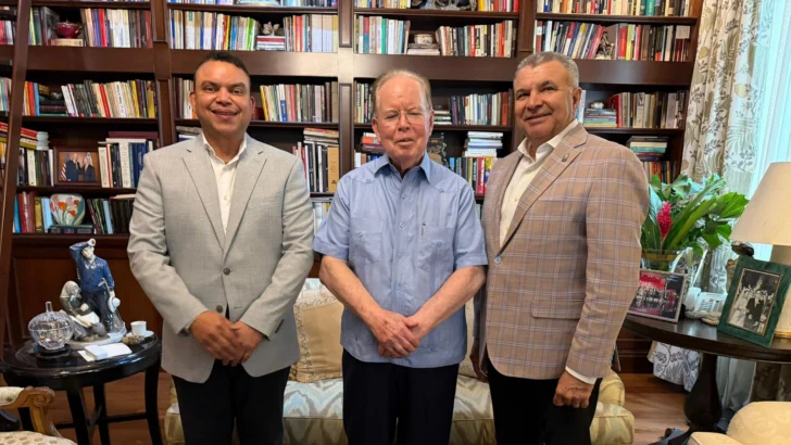 Director de SNS reafirma compromiso con la salud junto a Pepín Corripio