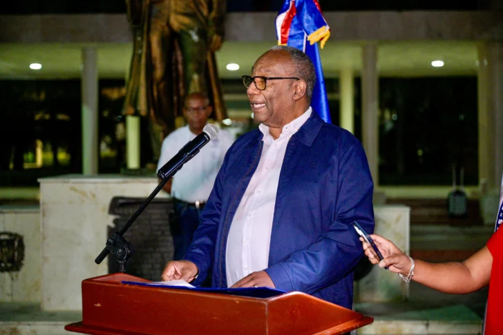 UASD integra tren eléctrico y otros vehículos para reforzar sistema de transporte y seguridad interna