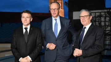 Starmer, Macron y Merz urgen a Europa a hacer más en defensa y seguridad común Starmer, Macron y Merz urgen a Europa a hacer más en defensa y seguridad común