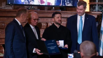 En medio de ataques y negociaciones, Zelenski agradece apoyo europeo y critica exigencias de Trump En medio de ataques y negociaciones, Zelenski agradece apoyo europeo y critica exigencias de Trump