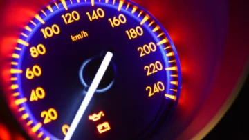 La paradoja de la velocidad: por qué conducir más rápido rara vez significa llegar mucho antes