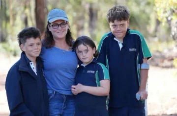 VIDEO La entrevista al niño de 13 años que nadó durante 4 horas para salvar a su madre y a sus hermanos