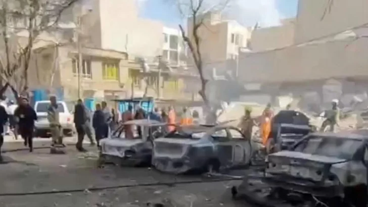 Más de 200 muertos en Irán por los bombardeos de EE.UU. e Israel; Teherán responde con ataques en Medio Oriente