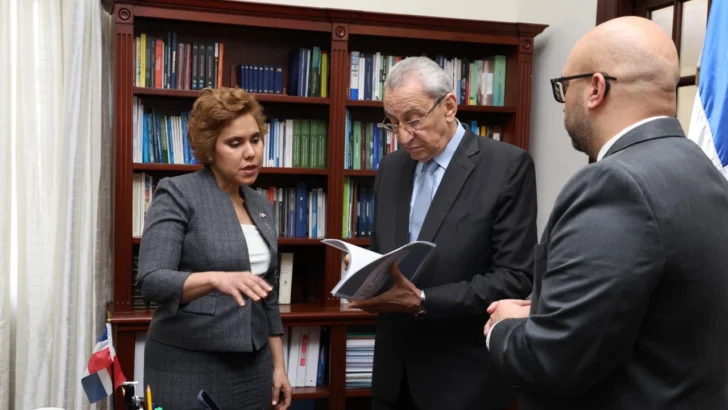 ProCompetencia entrega anteproyecto de reforma a la Ley 42-08 ProCompetencia entrega anteproyecto de reforma a la Ley 42-08