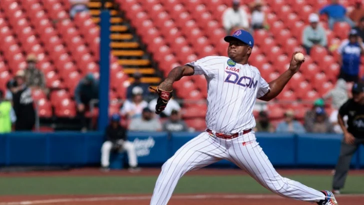 El dominicano Enny Romero doblegó una fiebre antes de vencer a Cangrejeros de Santurce