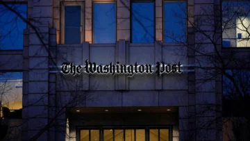 EEUU: El director general del “Washington Post” se retira tras ola de despidos y duras críticas