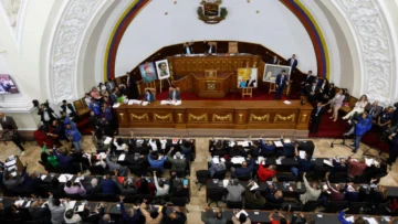 El Parlamento venezolano pospone el segundo debate de la Ley de Amnistía