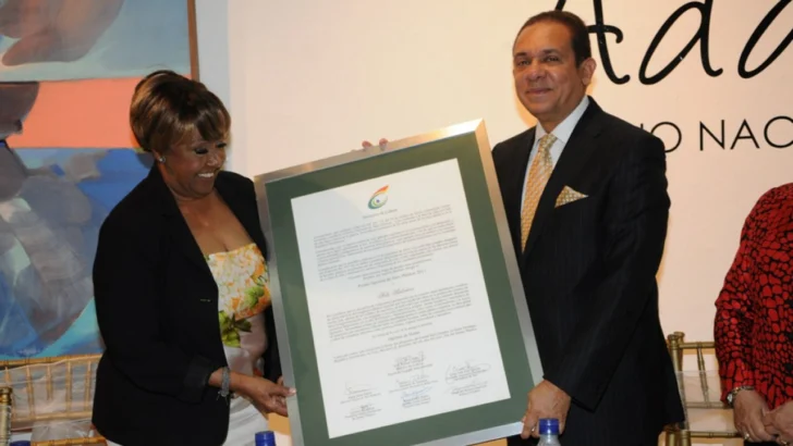 Ada-Balcacer-recibe-premio-728x410