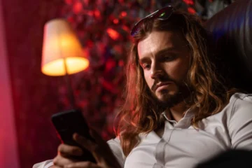 Alertan sobre GhostChat, la falsa app de citas que espía celulares en República Dominicana