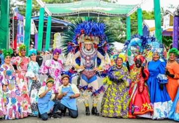 Carnaval de Santiago inicia con un derroche de colorido y lleno de innovaciones