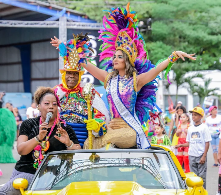 Carnaval de Santiago inicia con un derroche de colorido y lleno de innovaciones