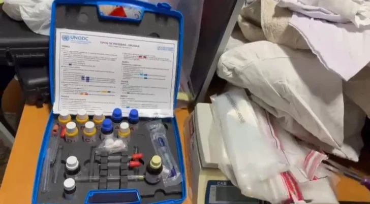 Detienen en el AILA a pasajera con 110 prendas impregnadas de presunta cocaína